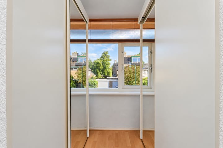 Tussenwoning te koop: Graaf Lodewijklaan 6, Leidschendam