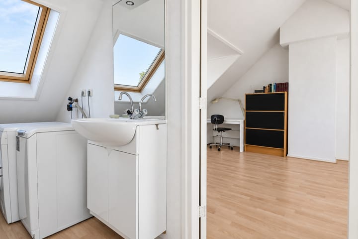 Tussenwoning te koop: Graaf Lodewijklaan 6, Leidschendam
