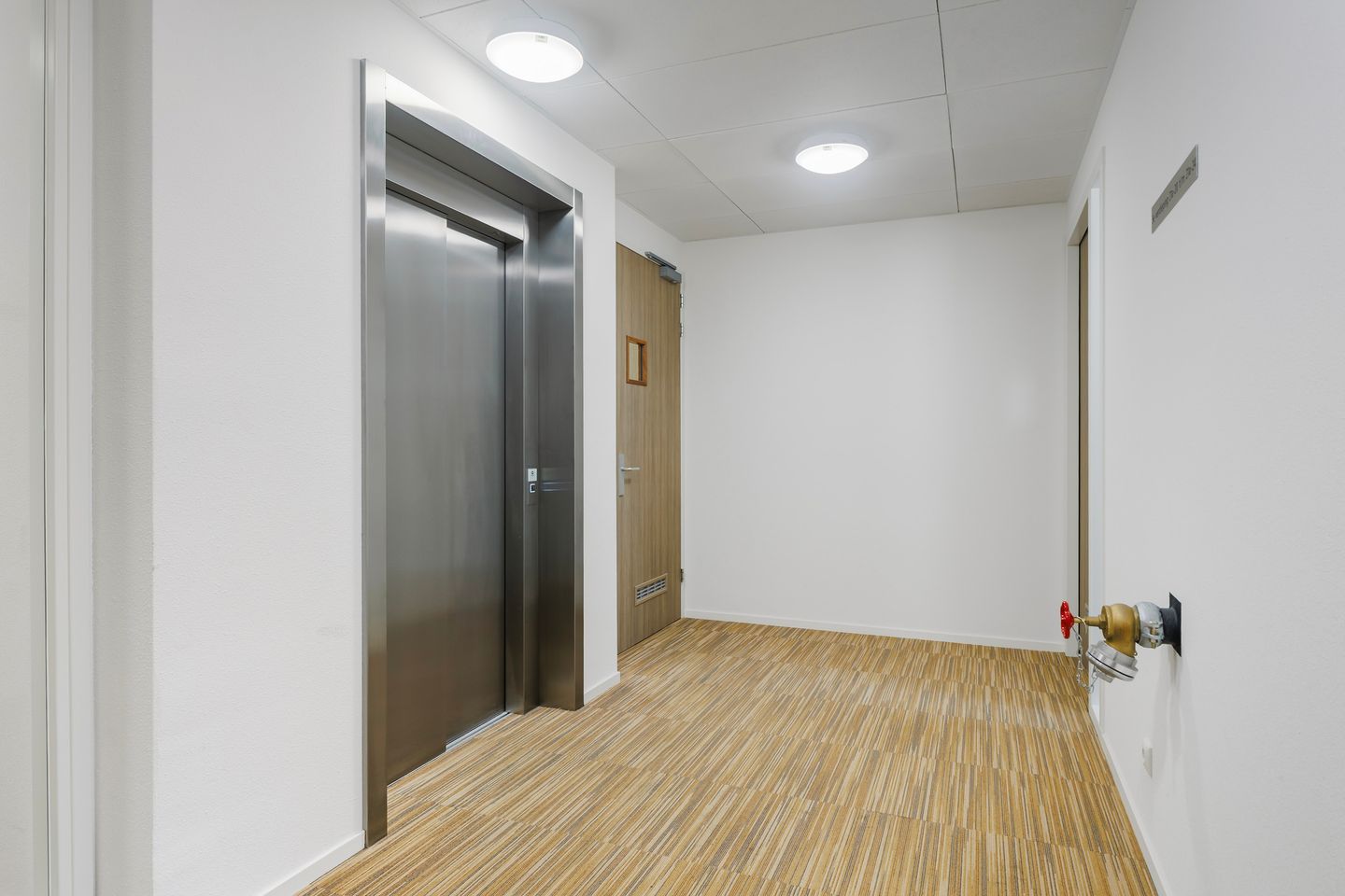 Photo 10 of Tesselschadestraat 21-A23