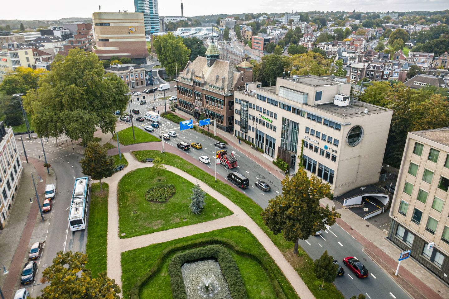 Bekijk foto 2 van Jansbuitensingel 6