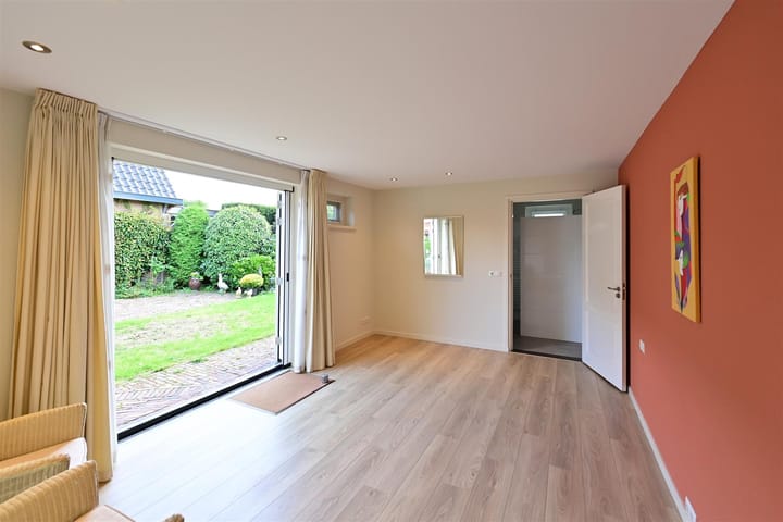 Twee-onder-één-kap te koop: Nootweg 52, Loosdrecht