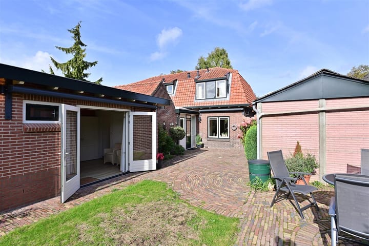 Twee-onder-één-kap te koop: Nootweg 52, Loosdrecht