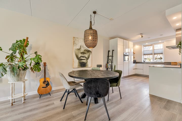 Tussenwoning te koop: Ringdijk 63, Arnhem