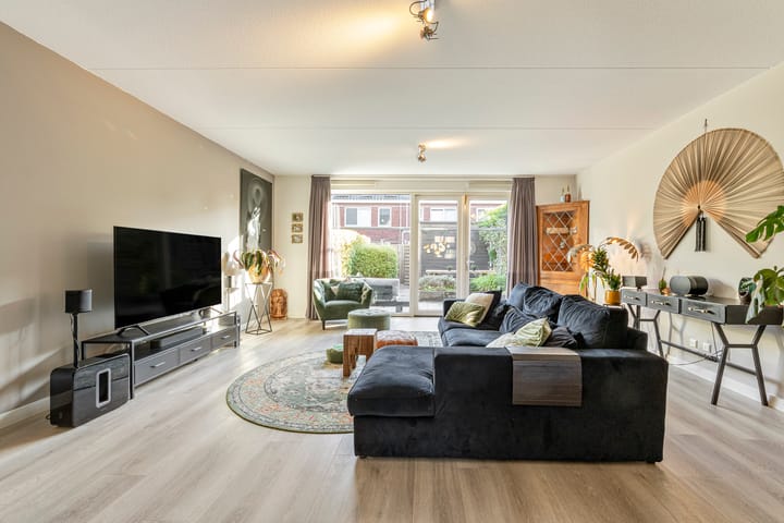 Tussenwoning te koop: Ringdijk 63, Arnhem