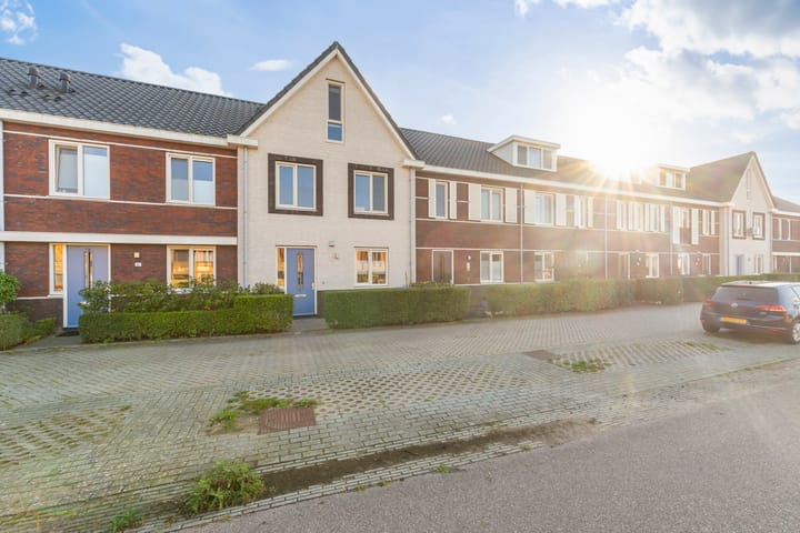 Tussenwoning te koop: Ringdijk 63, Arnhem