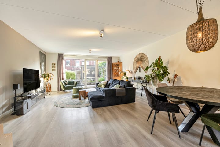 Tussenwoning te koop: Ringdijk 63, Arnhem