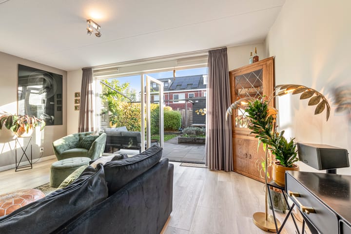 Tussenwoning te koop: Ringdijk 63, Arnhem