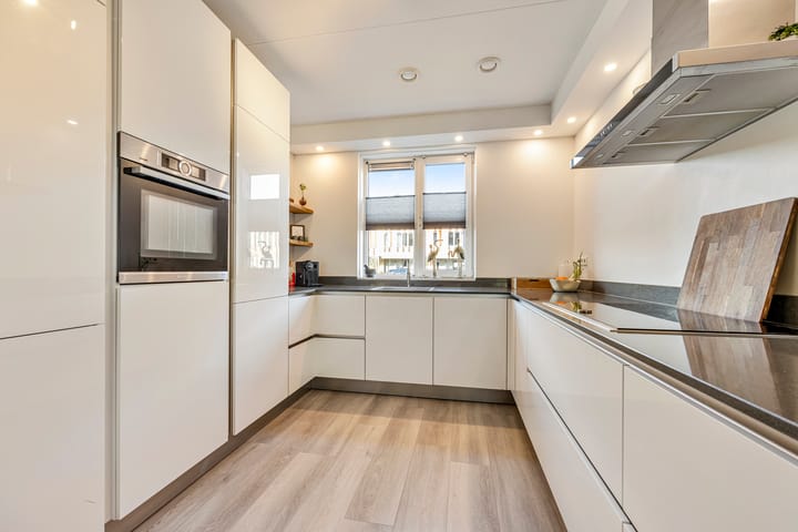 Tussenwoning te koop: Ringdijk 63, Arnhem