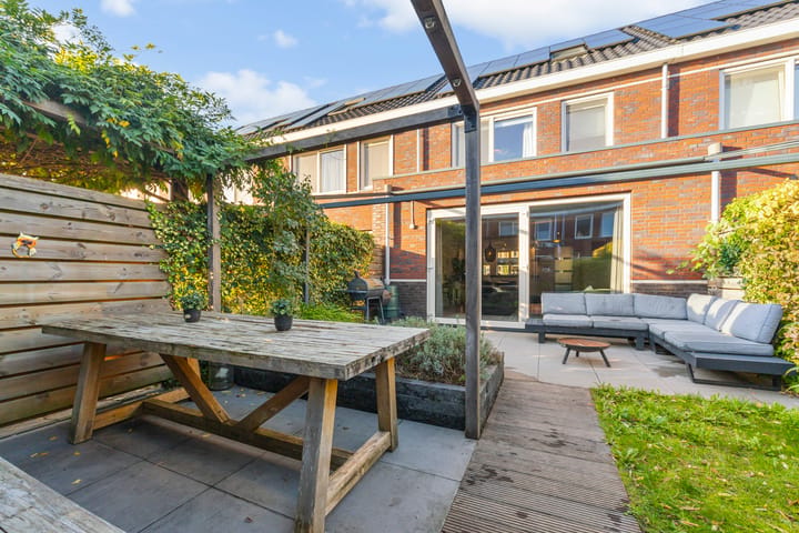 Tussenwoning te koop: Ringdijk 63, Arnhem
