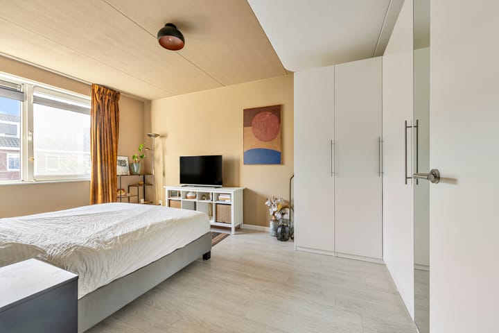 Tussenwoning te koop: Ringdijk 63, Arnhem
