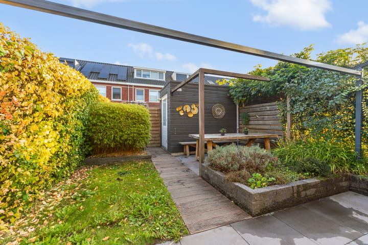 Tussenwoning te koop: Ringdijk 63, Arnhem