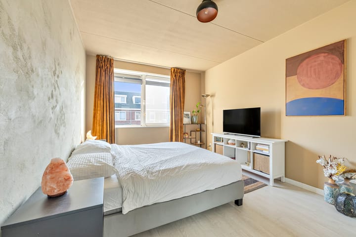 Tussenwoning te koop: Ringdijk 63, Arnhem