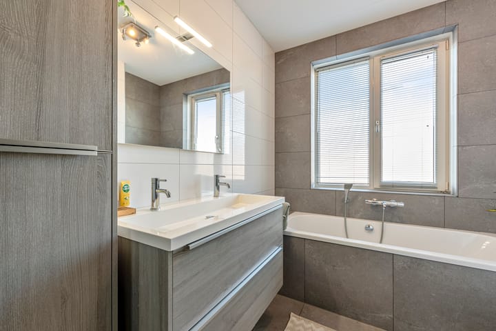 Tussenwoning te koop: Ringdijk 63, Arnhem