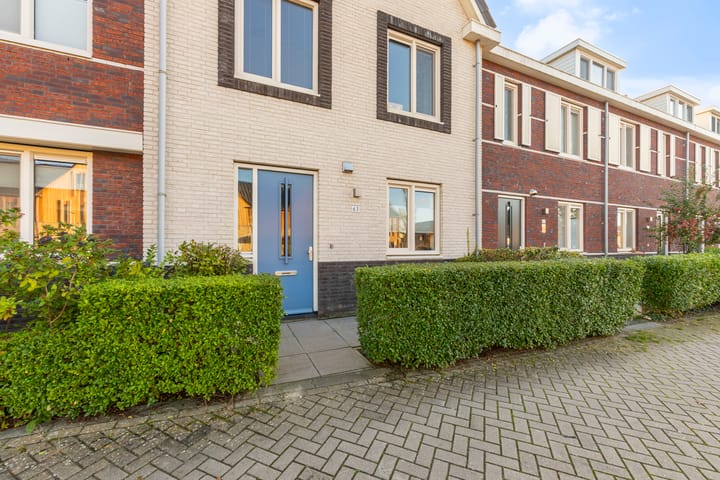 Tussenwoning te koop: Ringdijk 63, Arnhem
