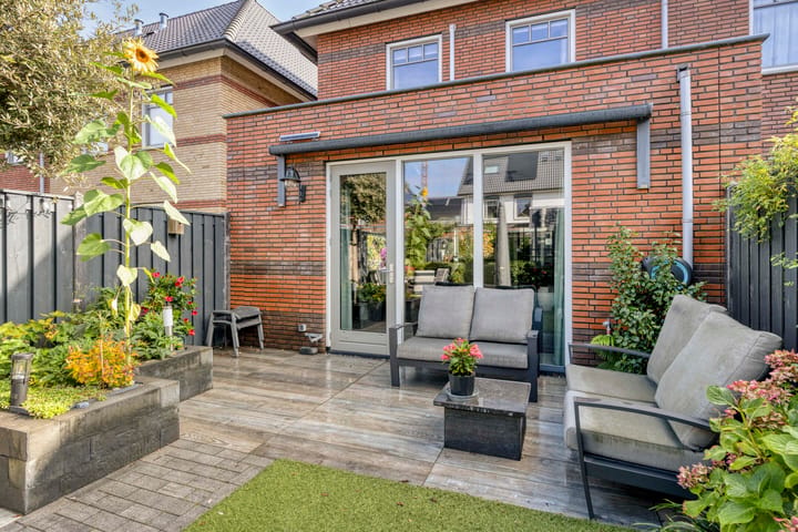 Hoekwoning te koop: Prinses Amaliastraat 18, Oosterhout (Nb)