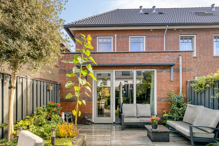 Hoekwoning te koop: Prinses Amaliastraat 18, Oosterhout (Nb)