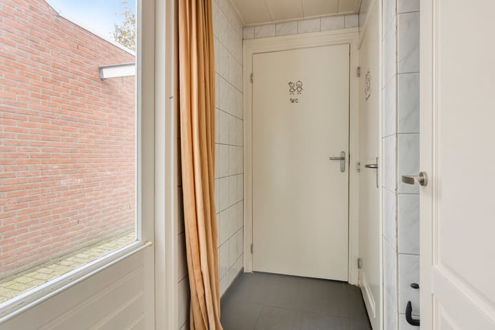Tussenwoning te koop: Borneostraat 9, Tilburg