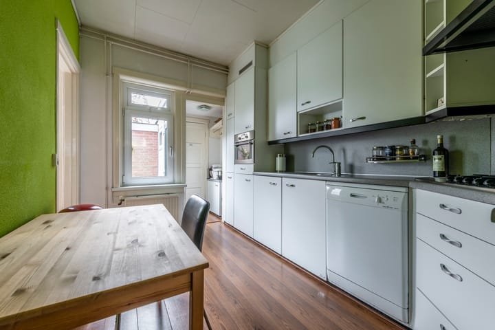 Tussenwoning te koop: Leliestraat 6, Zeist