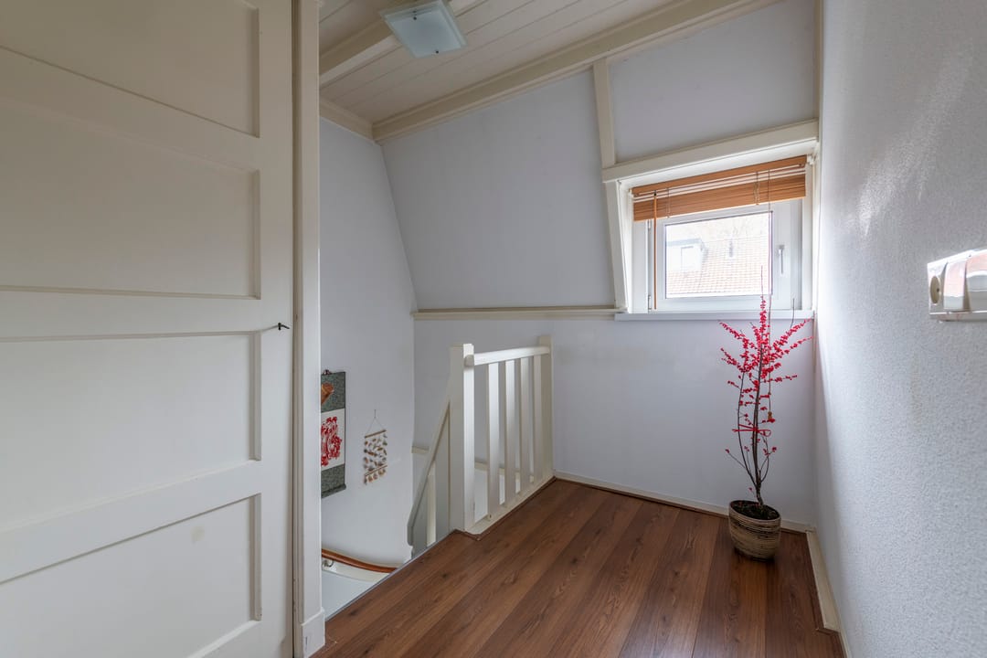 Photo 11 of Leliestraat 6