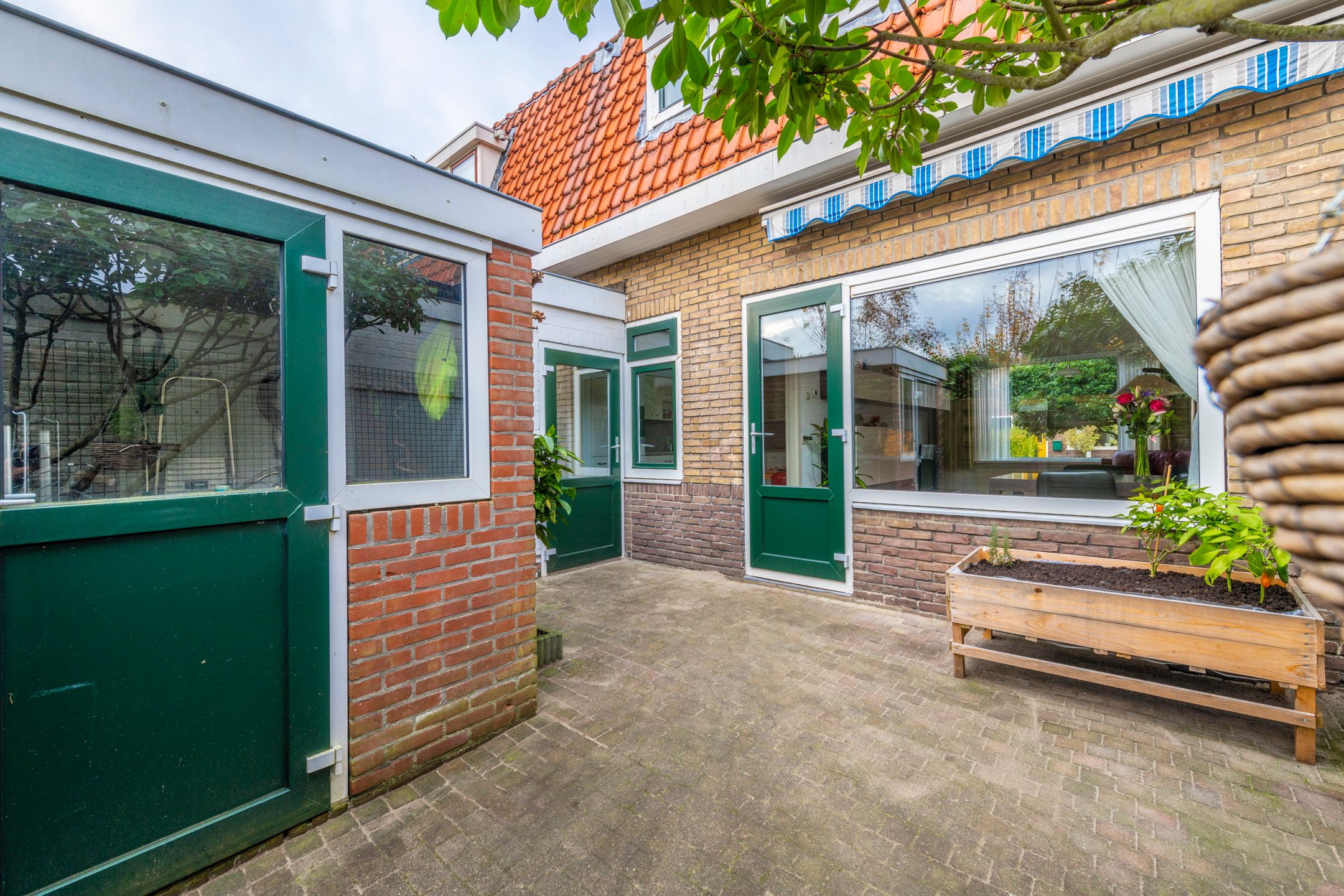 Photo 18 of Leliestraat 6