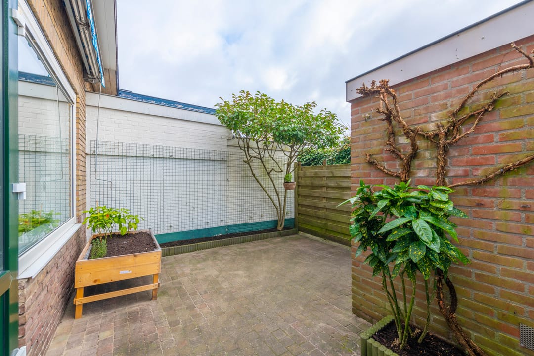 Photo 16 of Leliestraat 6