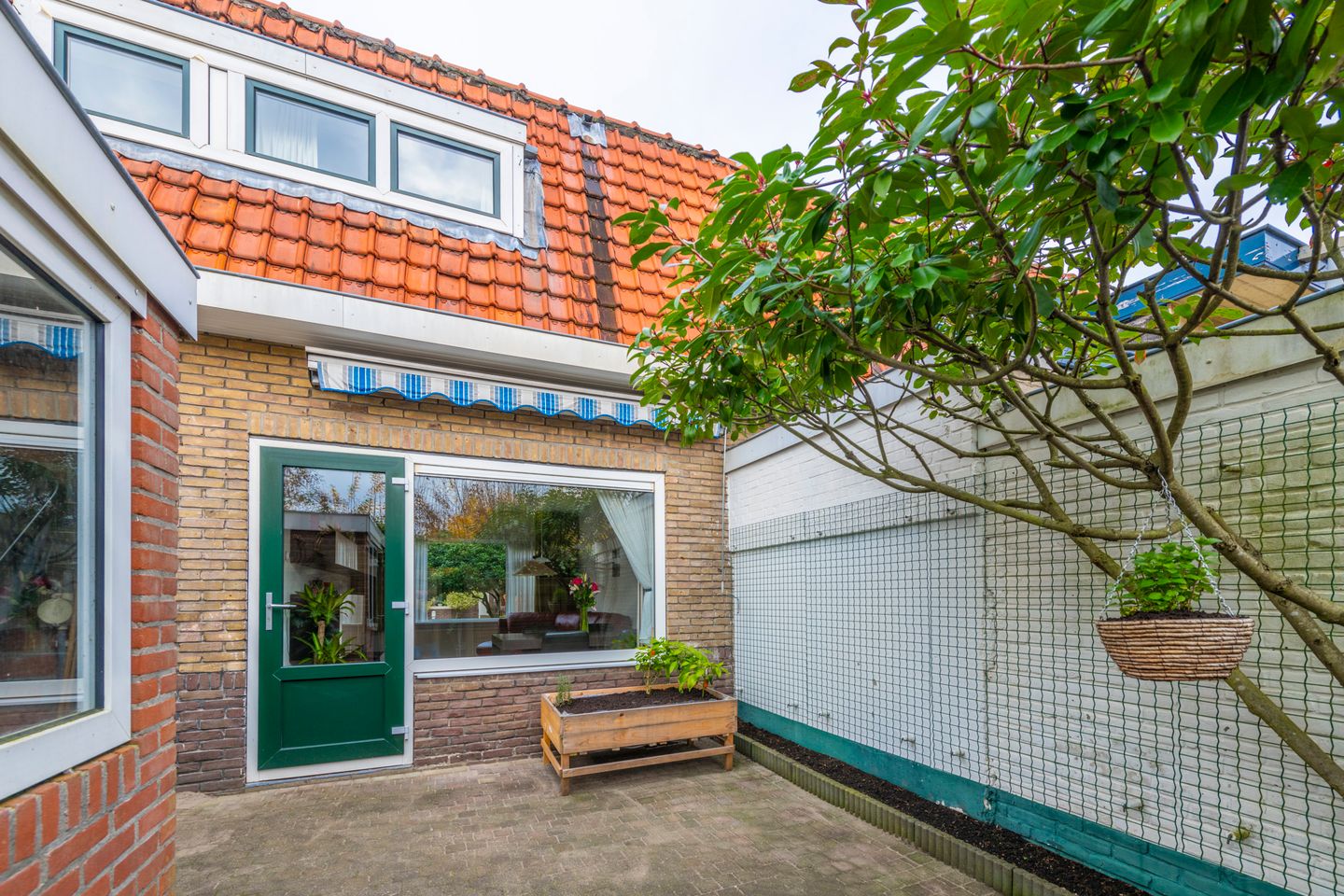 Photo 19 of Leliestraat 6