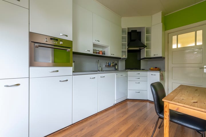Tussenwoning te koop: Leliestraat 6, Zeist