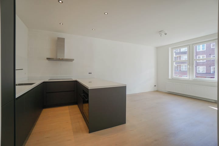 Foto 4 van Van Baerlestraat 99-1