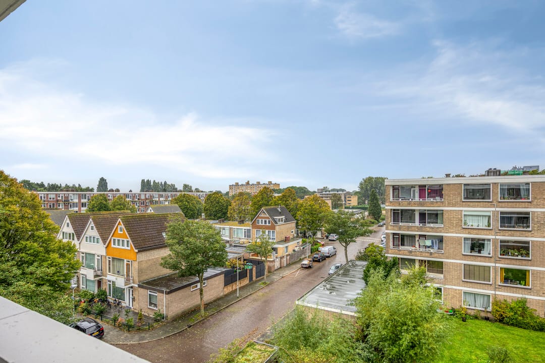 Photo 32 of Debussystraat 35