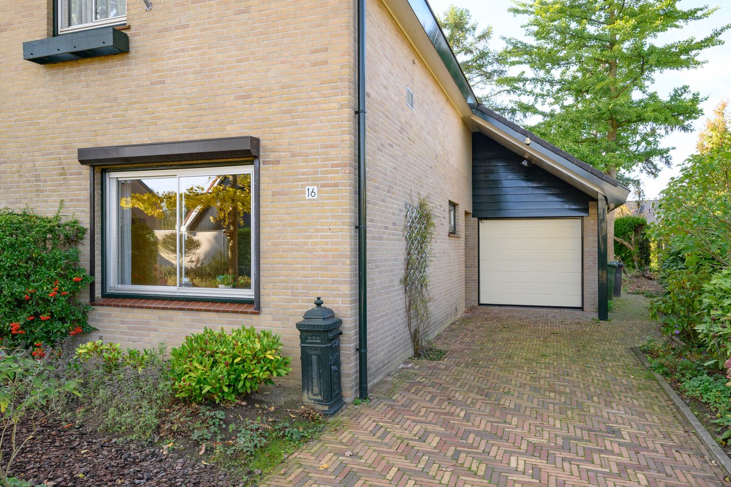 Photo 35 of Narcisstraat 16