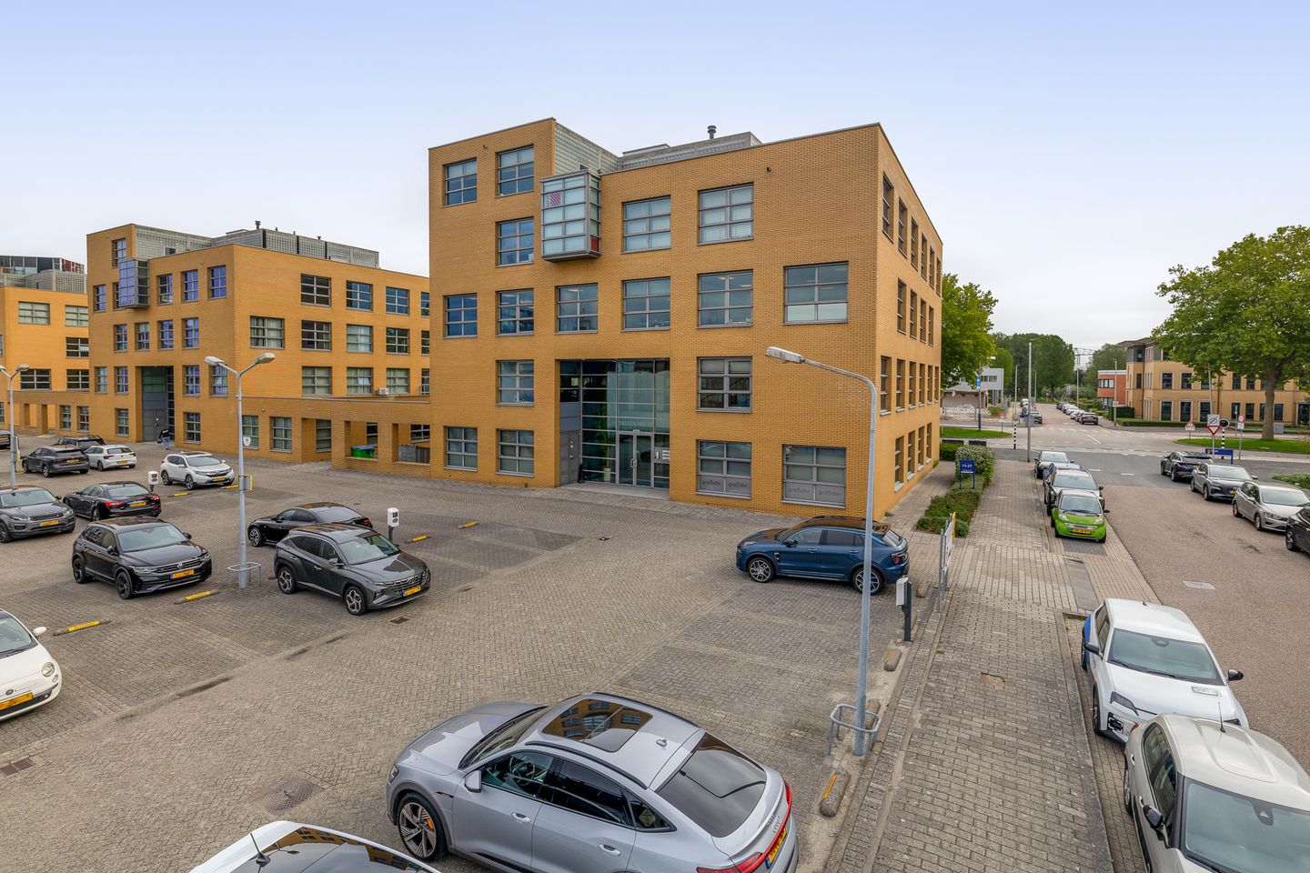 Bekijk foto 2 van Rivium 2e straat 32-48