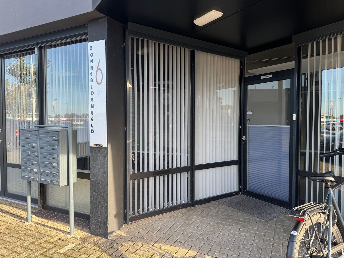 Bekijk foto 4 van Zonnebloemveld 6