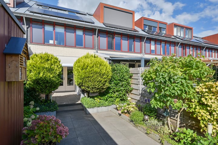Tussenwoning te koop: De Streektuinen 35, Hoorn