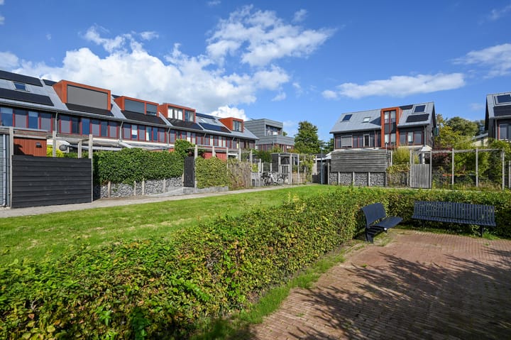 Tussenwoning te koop: De Streektuinen 35, Hoorn