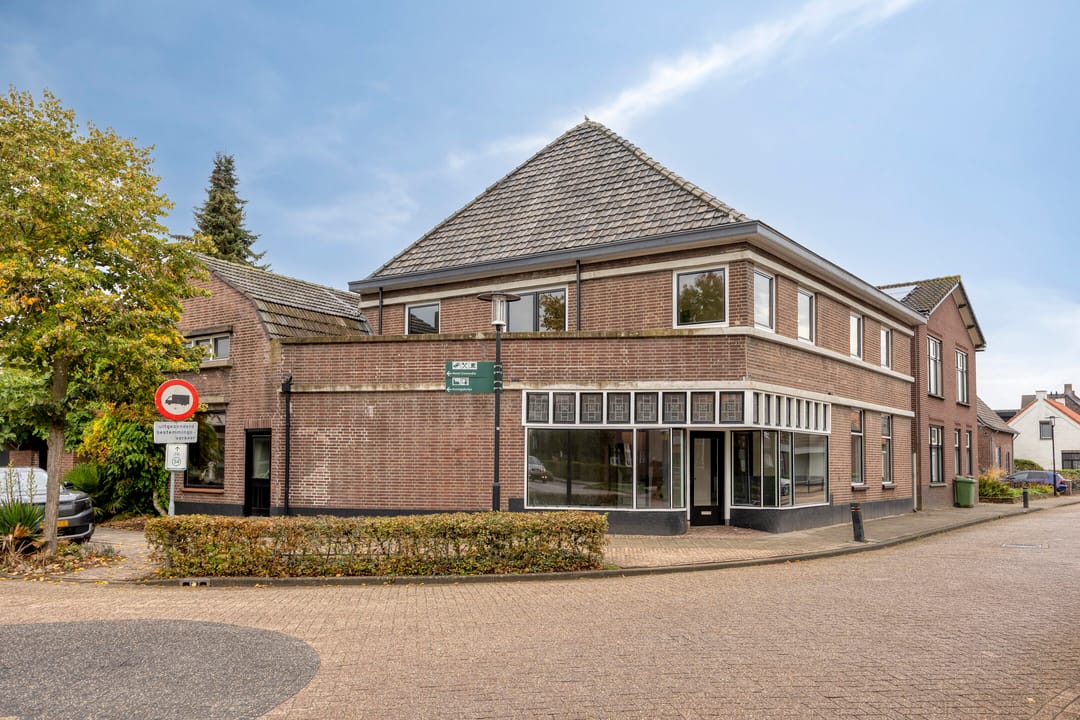 Foto 1 van Spoorstraat 2