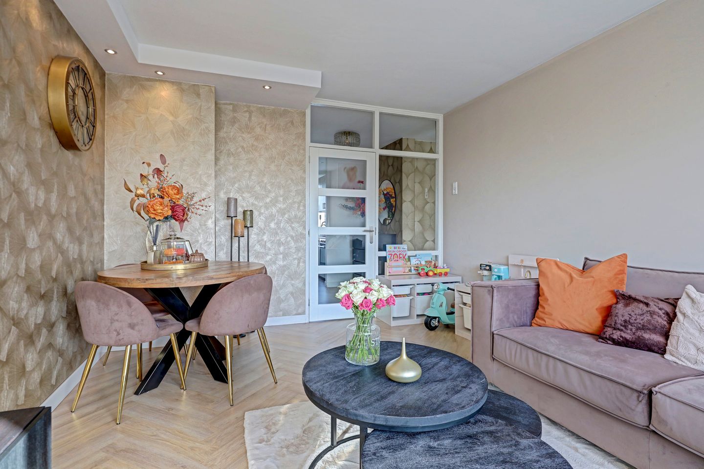 Photo 4 of Van der Helmstraat 450