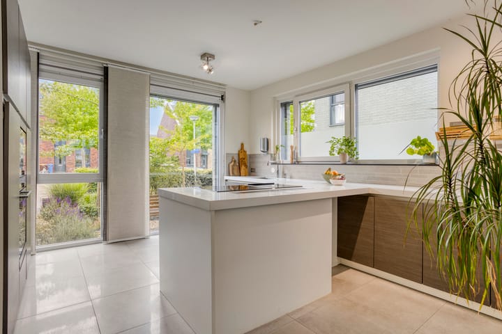Hoekwoning te koop: Valeriaan 19, Alphen Aan Den Rijn