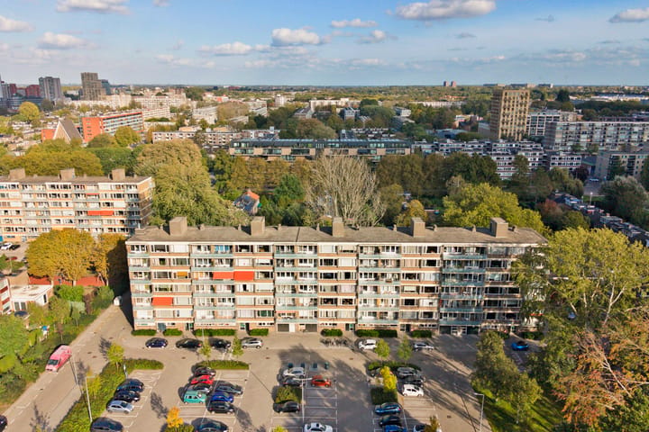 Photo 2 of Van der Helmstraat 450