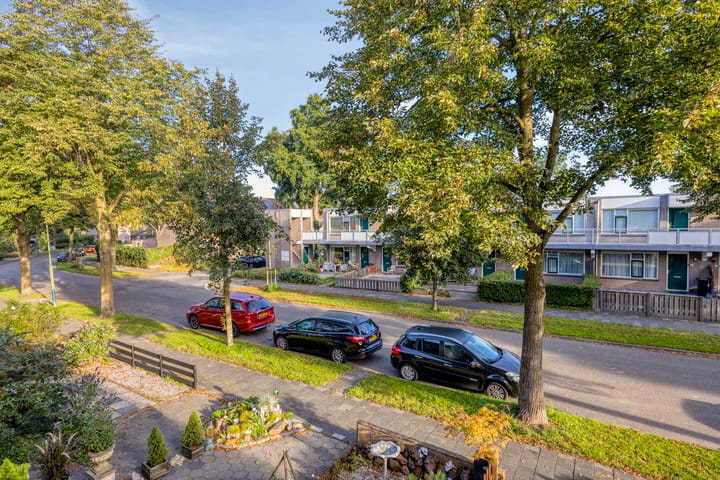 Tussenwoning te koop: Gouvernantelaan 22, De Meern