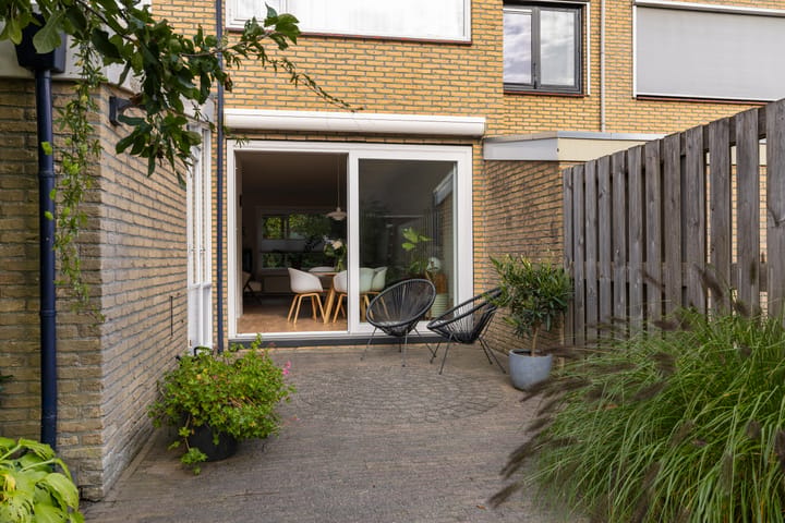 Tussenwoning te koop: Van Moerkerkenlaan 12, Groningen