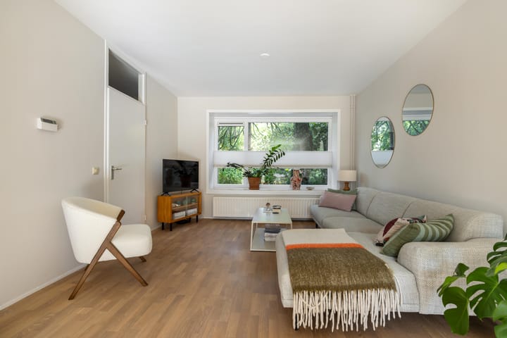 Tussenwoning te koop: Van Moerkerkenlaan 12, Groningen