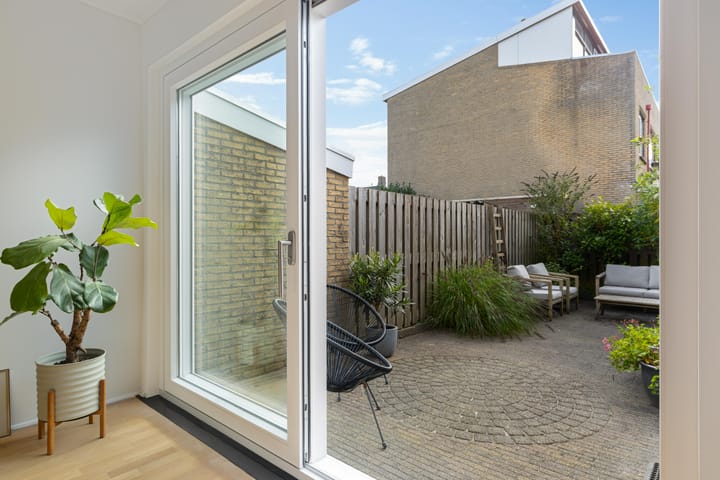 Tussenwoning te koop: Van Moerkerkenlaan 12, Groningen