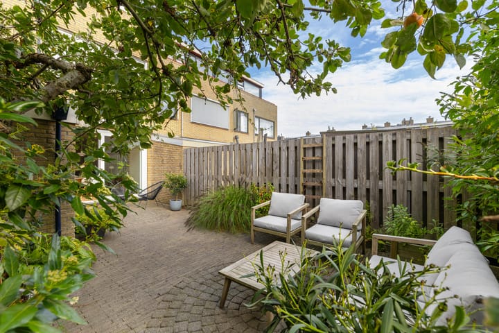 Tussenwoning te koop: Van Moerkerkenlaan 12, Groningen