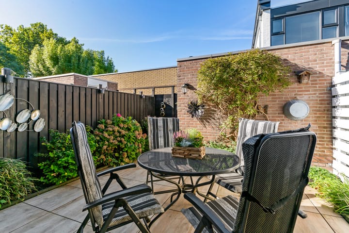 Tussenwoning te koop: Waalstraat 1B, Alphen Aan Den Rijn