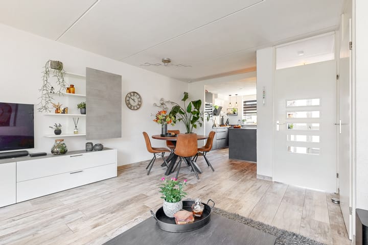 Tussenwoning te koop: Waalstraat 1B, Alphen Aan Den Rijn