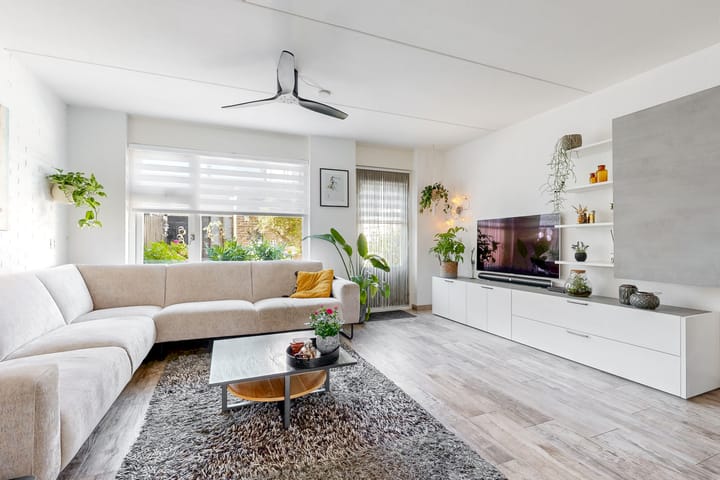 Tussenwoning te koop: Waalstraat 1B, Alphen Aan Den Rijn