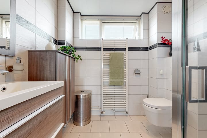 Tussenwoning te koop: Waalstraat 1B, Alphen Aan Den Rijn