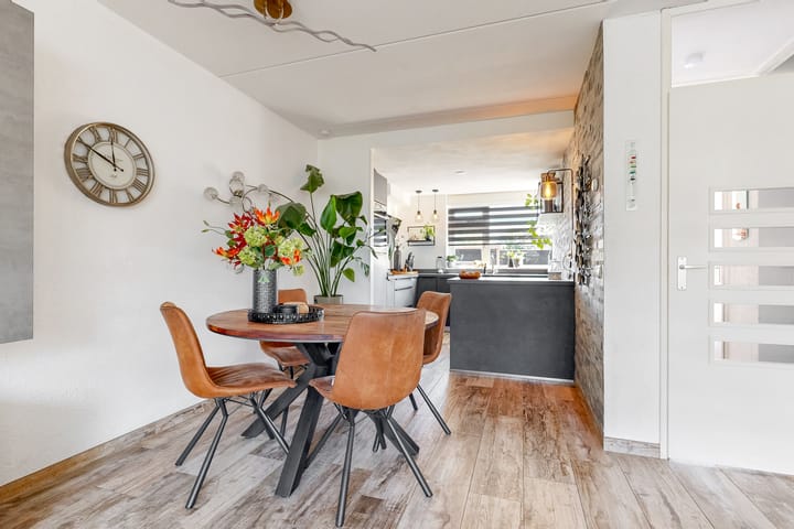 Tussenwoning te koop: Waalstraat 1B, Alphen Aan Den Rijn