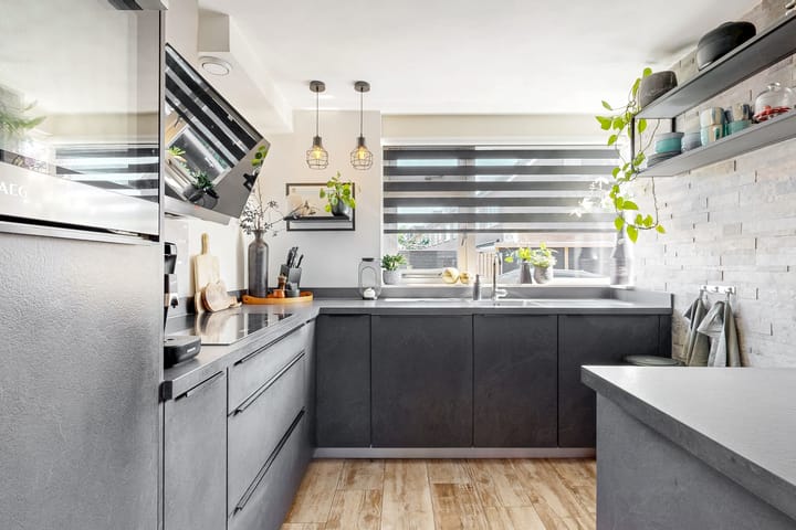 Tussenwoning te koop: Waalstraat 1B, Alphen Aan Den Rijn