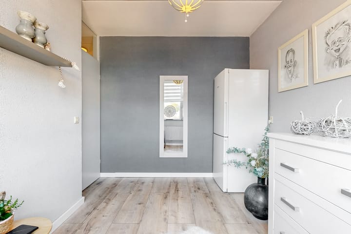 Tussenwoning te koop: Waalstraat 1B, Alphen Aan Den Rijn